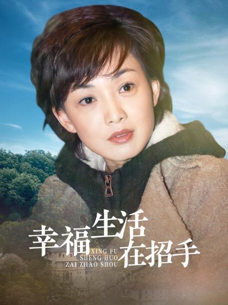 无水印极品网红美少女『草莓味的软糖』首次约炮粉丝激情啪啪 情趣黑丝 跪舔吸屌沙发后入猛操 高清